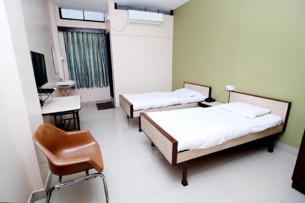 Hotel Gomatgiri 奥兰加巴德 外观 照片