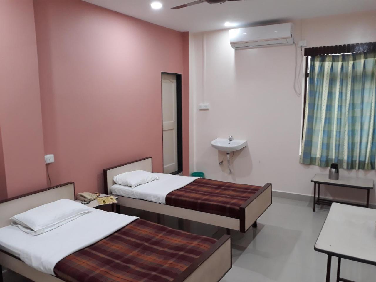 Hotel Gomatgiri 奥兰加巴德 外观 照片
