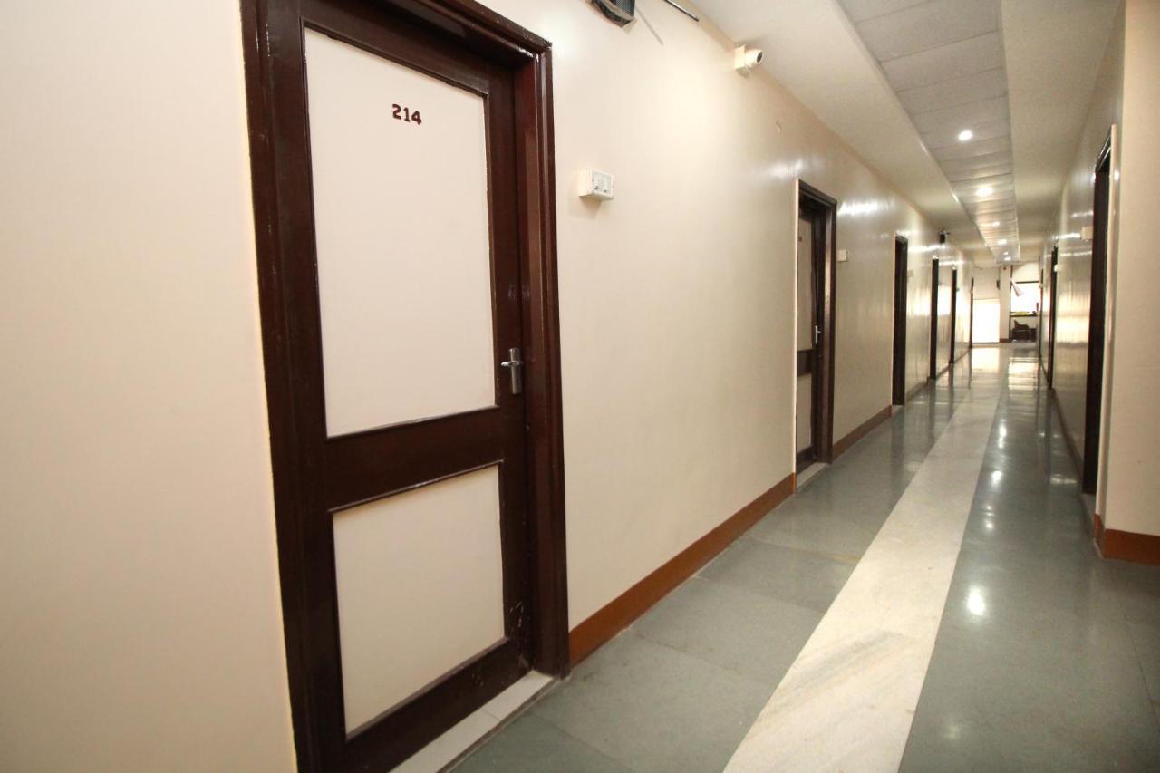 Hotel Gomatgiri 奥兰加巴德 外观 照片
